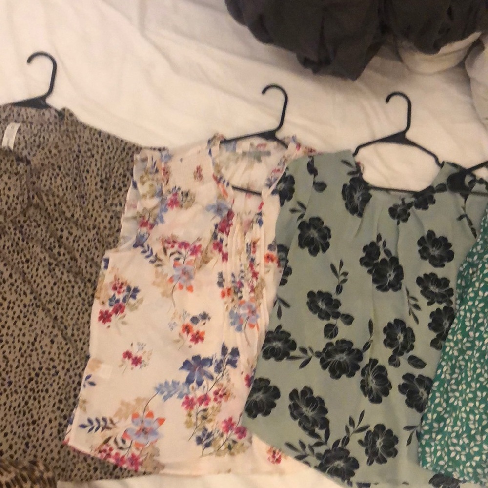 4 XL women’s blouses (sold as a lot) 3 short sleeve and one sleeveless